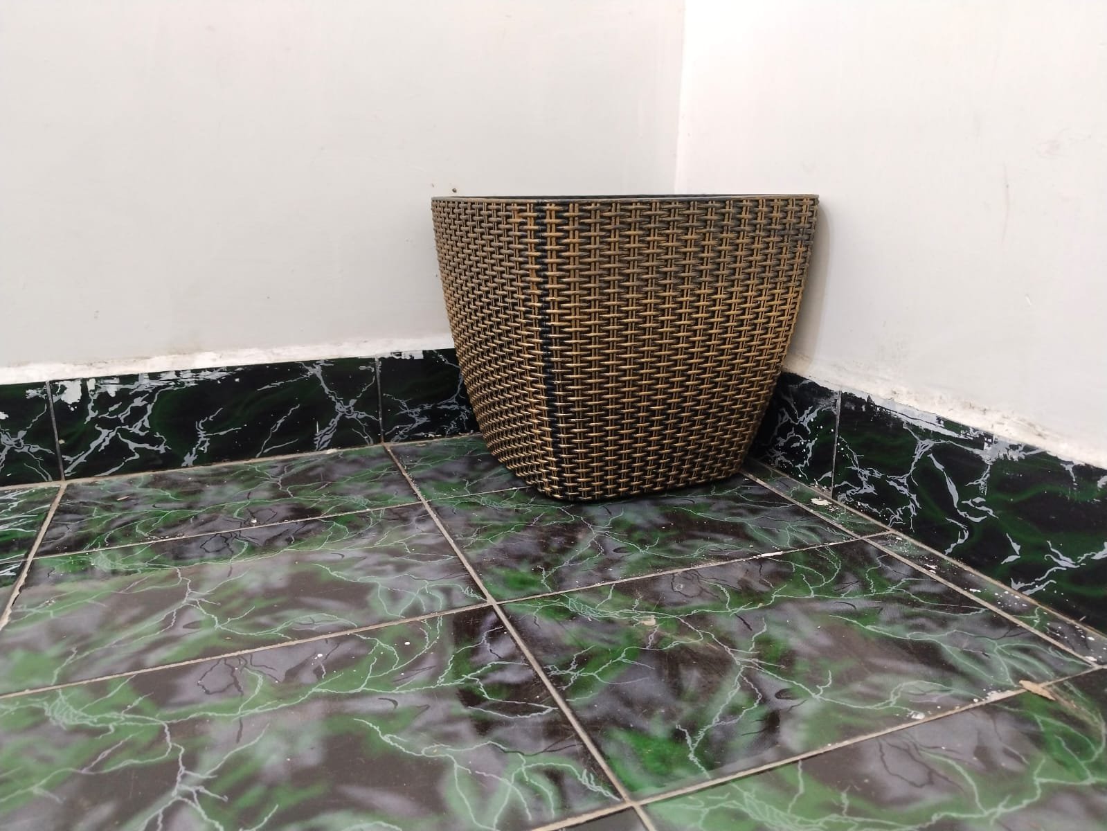 FRP Nest Weave Planter